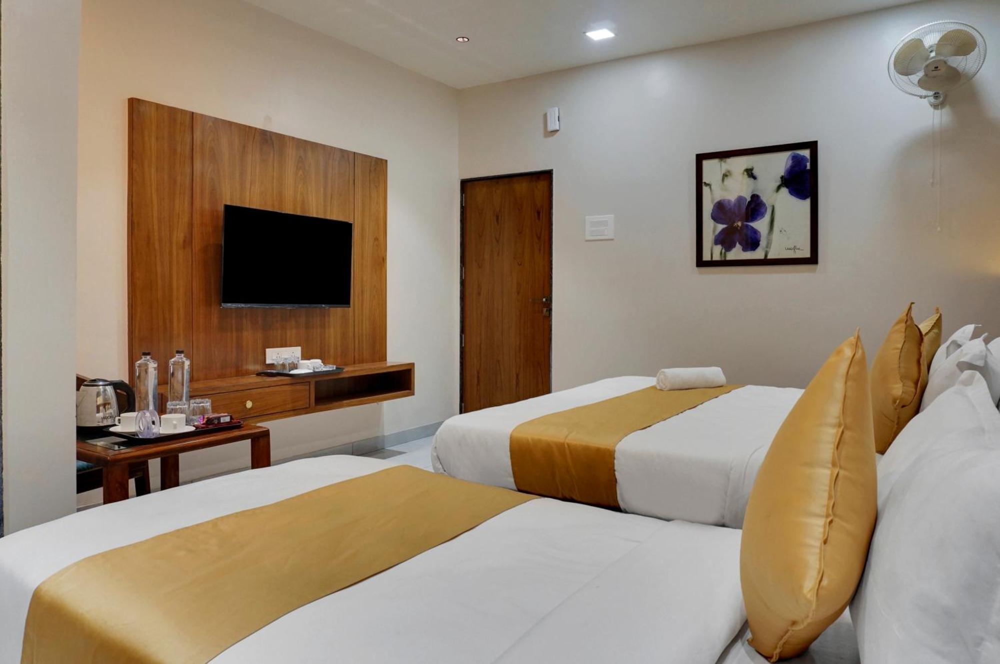 Hotel Sayba Executive プネ エクステリア 写真