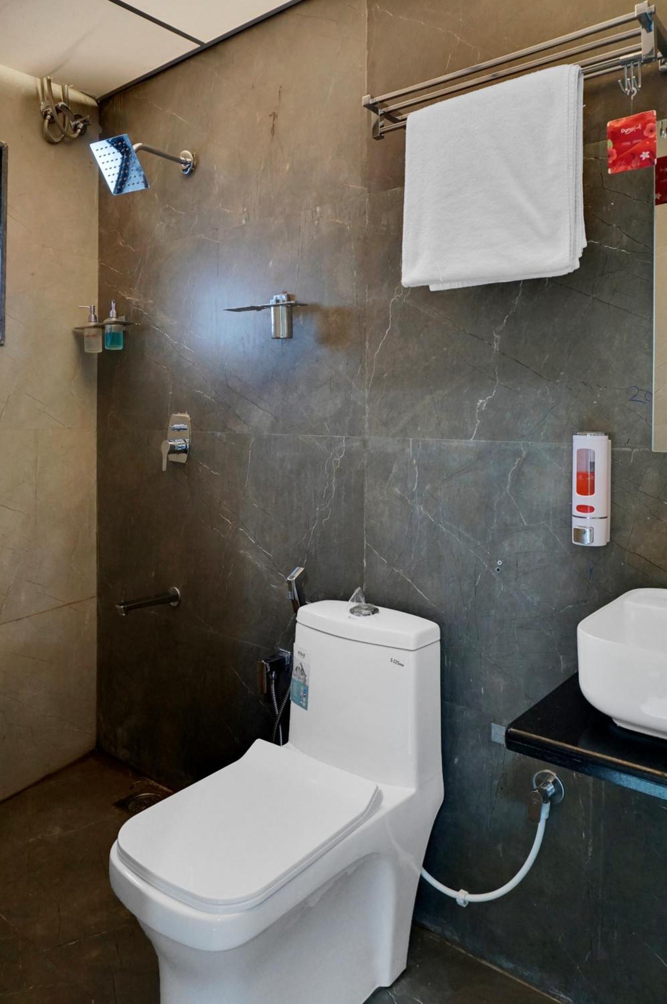 Hotel Sayba Executive プネ エクステリア 写真