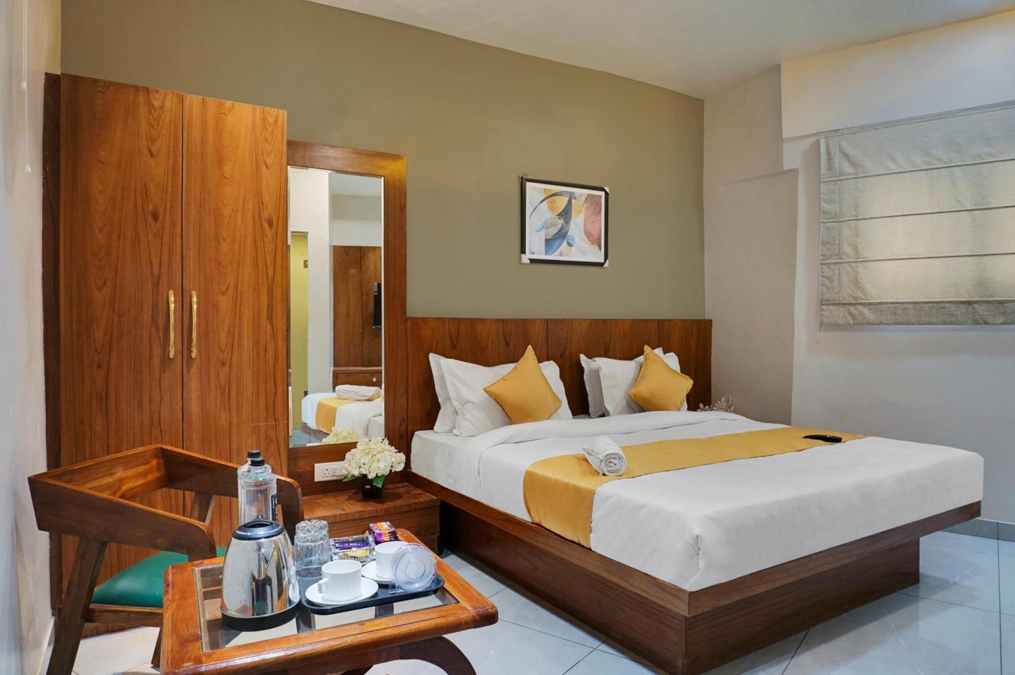 Hotel Sayba Executive プネ エクステリア 写真