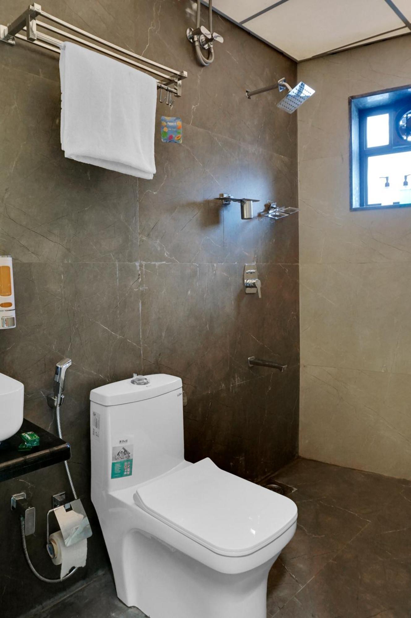 Hotel Sayba Executive プネ エクステリア 写真