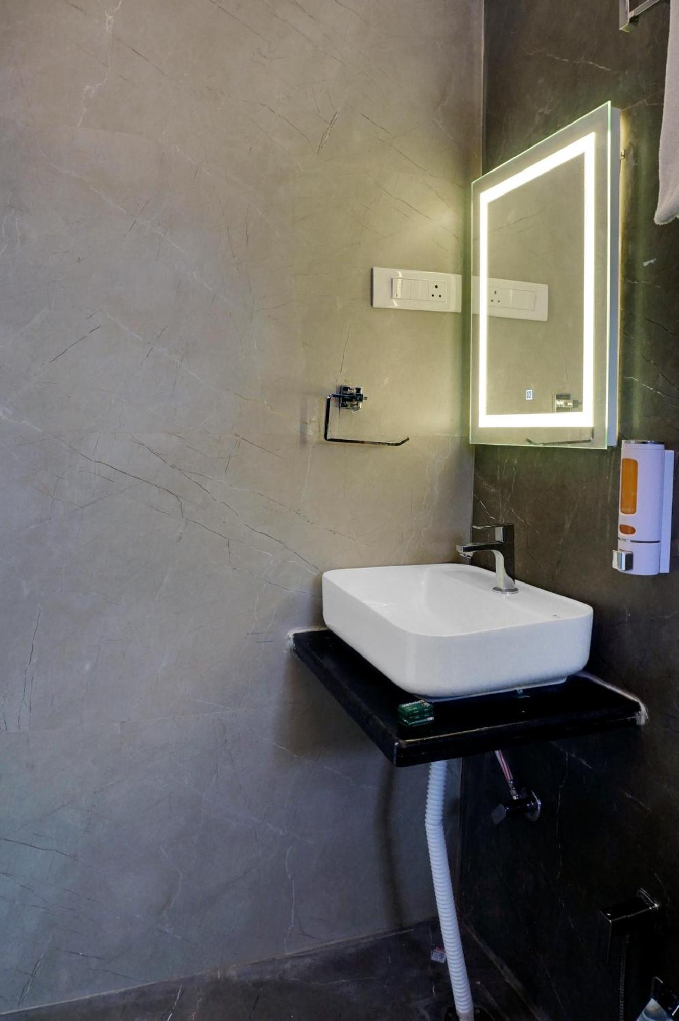 Hotel Sayba Executive プネ エクステリア 写真